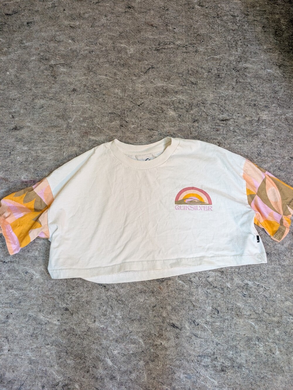 Quiksilver White Cropped Cotton Tee with Pink Orange Accents Size XS